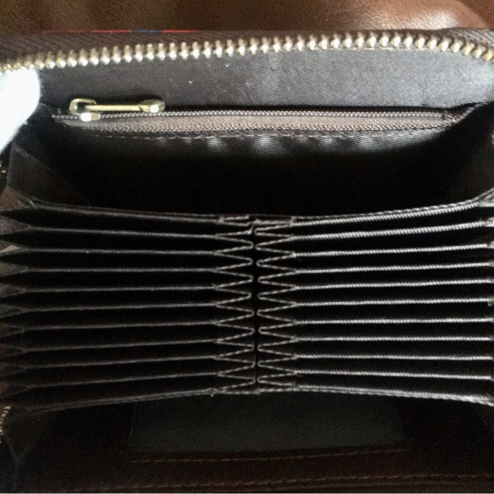 Compact Wallet - Picture 3 of 5